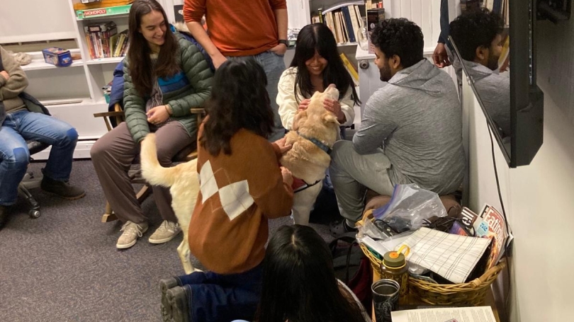 Therapy Dogs visit La Casa